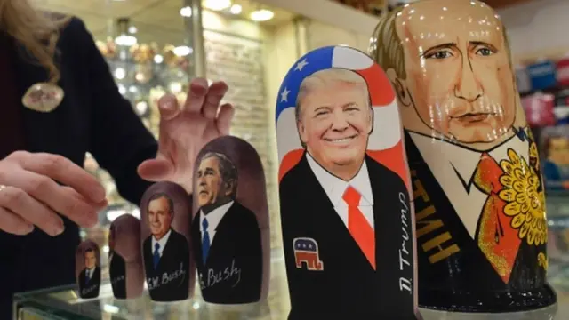 Матрешки с изображениями Дональда Трампа и Владимира Путина