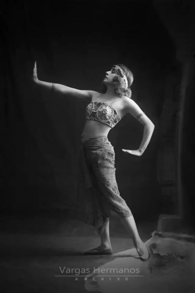 Bailarina (Foto: Jaime Laso, representante del archivo fotográfico Vargas Hermanos).