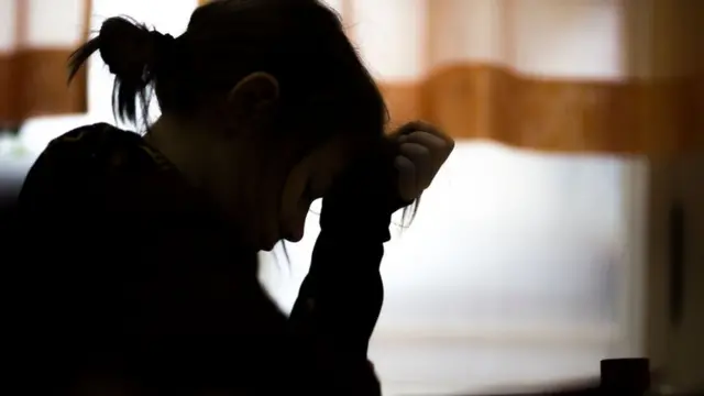 засмучена дівчина