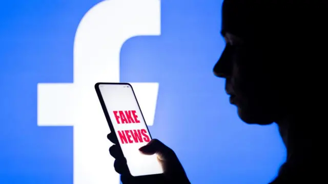 Nama feesbuukii ilaalaa jiru