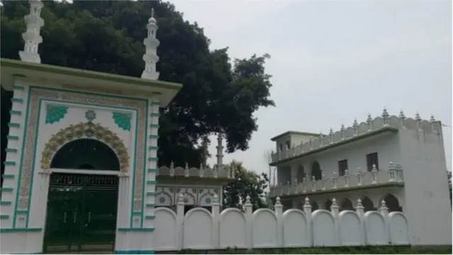 اس علاقے میں پہلے سے ہی مساجد موجود ہیں