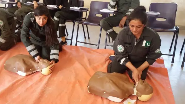 خواتین امدادی کارکن