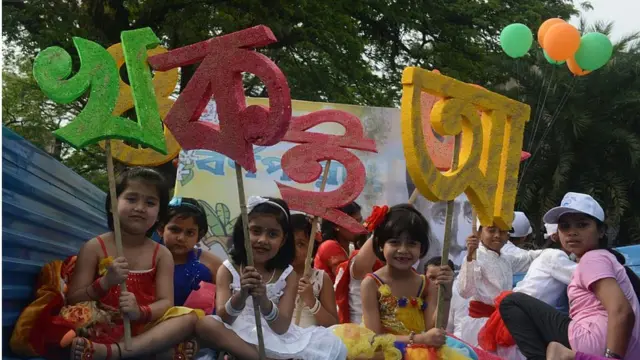 শহরাঞ্চলে আঞ্চলিক ভাষা চর্চা একেক পরিবারে একেক রকম।