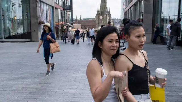 Namoota ofiisaaniif waan bitan irra kan namoota biraatiif bitaniitu caalaa gammachu qabaata