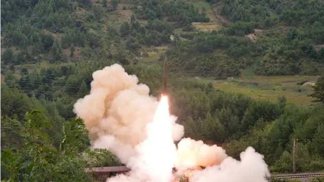 북한이 공개한 미사일 발사 장면