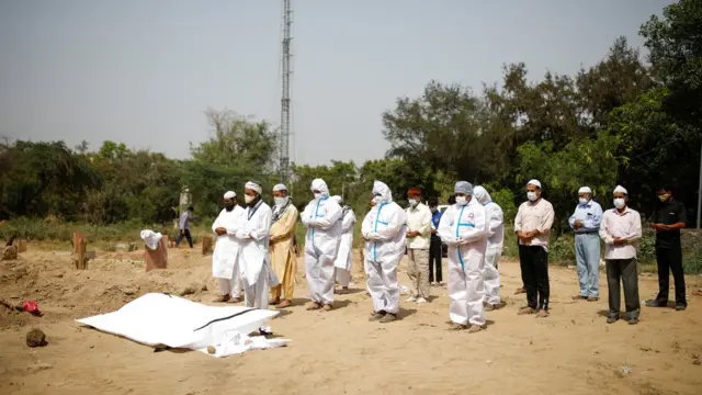 નવી દિલ્હીના એક કબ્રસ્તાનની તસવીર