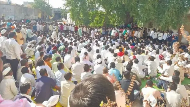 संतोष देशमुख हत्या प्रकरणानंतर विविध नेत्यांनी मस्साजोग गावाला भेटी दिल्या आहेत