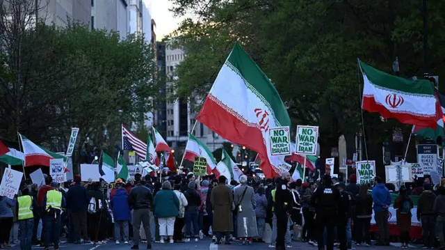7 अप्रैल को व्हाइट हाउस के सामने ईरान युद्ध के विरोध में रैली निकाली गई