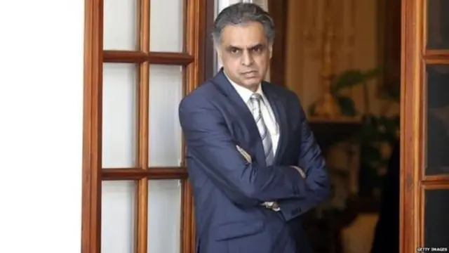 दणका कुणाला