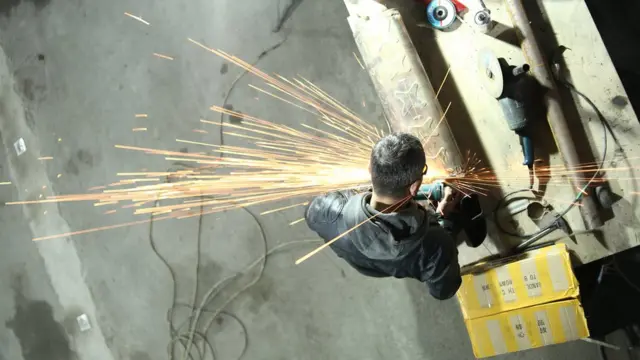 "Biz saxta brendlər yaradırıq. 2005-ci ilin modelini elə edirik ki, təzə brend kimi görünsün", "Azart"ın yaradıcısı Arif Zeynalov öyünür