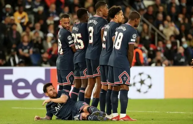 Lionel Messi in the 'draught excluder' position