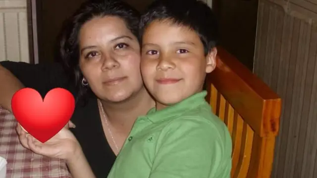 Soledad Paredes con su hijo