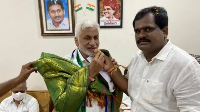 జగన్ పై విచారణ జరుగుతున్న కేసుల్లో ఎంపీ విజయసాయిరెడ్డి ఏ2 నిందితుడు