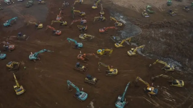 ووہان شہر میں ہسپتال کی تعمیر کا کام