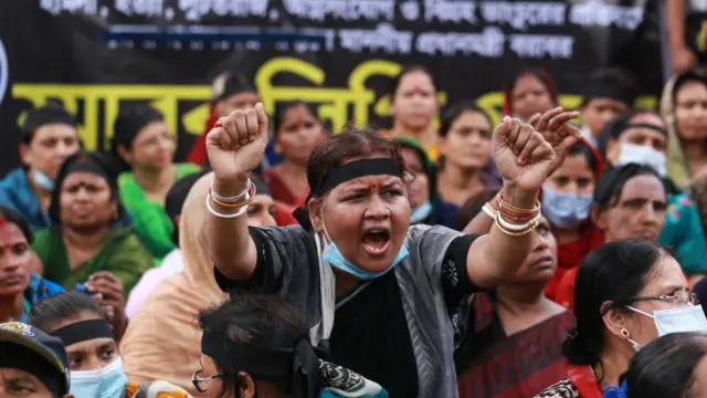 ঢাকার শাহবাগ মোড়ে সাম্প্রদায়িক হামলার বিরুদ্ধে হিন্দু নারীদের সমাবেশ, ১৮/১০/২০২১