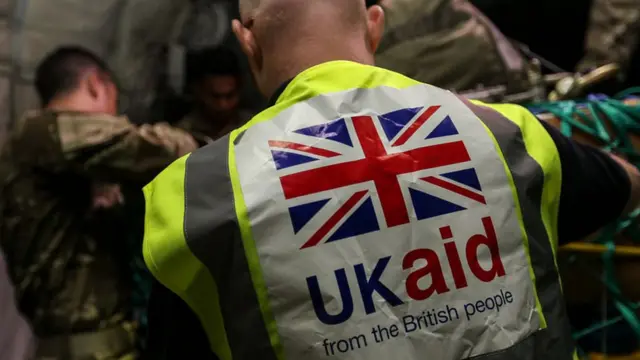 မြန်မာအစိုးရနဲ့ တိုက်ရိုက် လက်တွဲ လုပ်တဲ့ ထောက်ပံ့ရေး လုပ်ငန်းတွေ အားလုံးကို ရပ်ထား