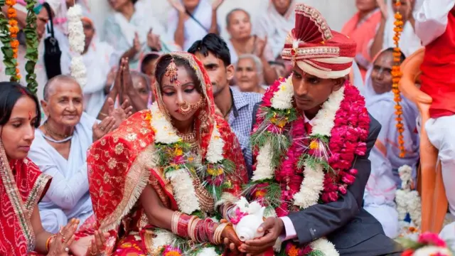 এক হিন্দু বিধবার দ্বিতীয়বার বিয়ে হচ্ছে