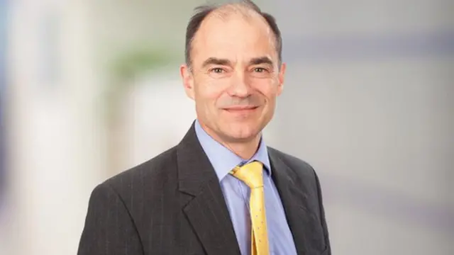 ウォーレン・イースト氏はARMホールディングスのCEOを2001年から13年まで務めた