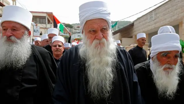 تعرف على طائفة "الموحدين العرب" الدروز - BBC News عربي