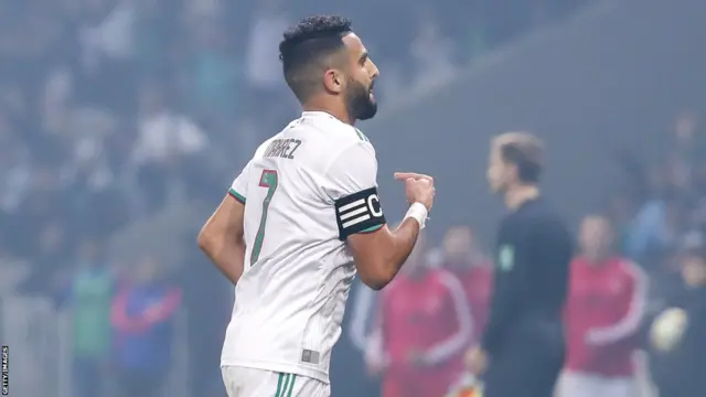 Riyad Mahrez a marqué un beau but pour l'Algérie lors du match nul 2-2 contre le Zimbabwe