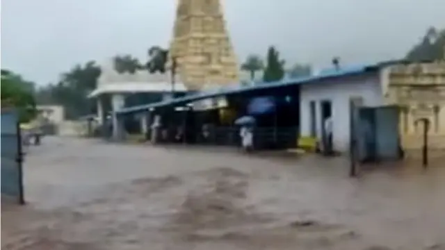 వరద నీటిలో మహానంది ఆలయం