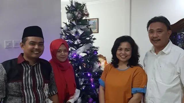 Pengurus GP Anshor Pusat, Khoirul Anwaar berkunjung ke kediaman Jerry Sumampouw Senin (25/12).