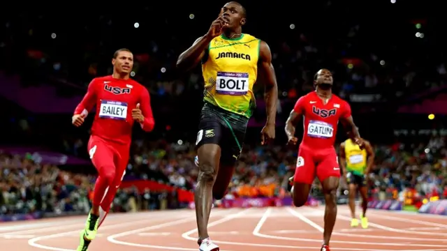 Такие спортсмены, как Усэйн Болт, получают многомиллионные доходы от спонсоров и фондов, но многим другим олимпийцам приходится устраиваться на постоянную работу, никак не связанную со спортом