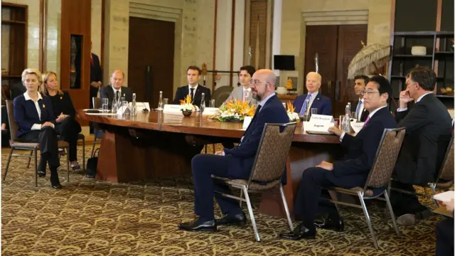 G7七大工业国，包含欧盟的领导人已经在印尼巴厘岛召开紧急会议。出席的有英、美、日及欧盟主席等代表。