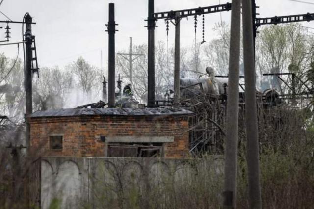 利沃夫附近的一個鐵路變電站遭到俄羅斯軍隊空襲
