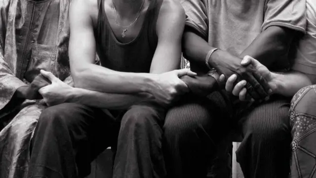 تلعب العوامل المتعلقة بالدوافع الغريزية وكذلك نظيرتها المرتبطة بالتربية والتنشئة، دورا في تحديد طريقة تعاملنا مع الآخرين