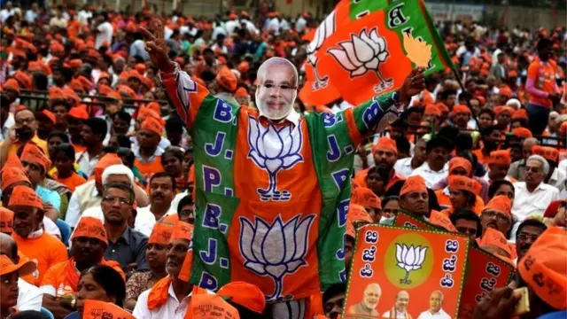 బీజేపీ, కర్ణాటక, ఎన్నికలు, నగదు పంపిణీ