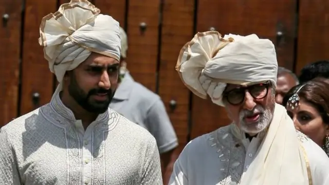 अपने बेटे अभिषेक बच्चन के साथ अमिताभ बच्चन