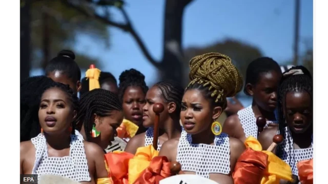 Won de ade fun Oba Zulu tuntun