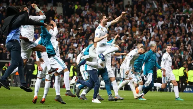 Los jugadores del Real Madrid celebran su pase a la final