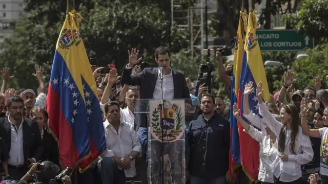 Juramentación de Juan Guaidó como "presidente encargado" de Venezuela en Caracas