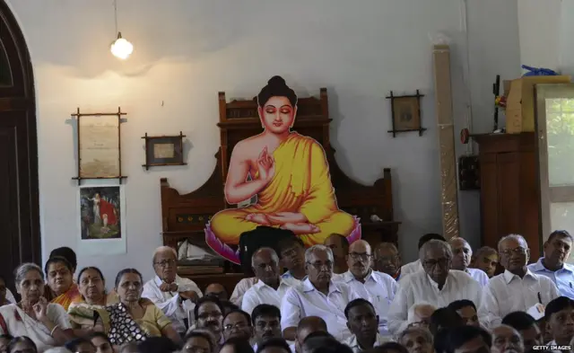 બૌદ્ધ ધર્મ અંગિકાર કરી રહેલા દલિતો