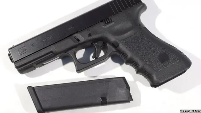 দেশীয় অস্ত্রের মধ্যে একনলা বন্দুক, দোনলা বন্দুক, পাইপগান ও ছোট আকারের পিস্তল বেশি সহজলভ্য