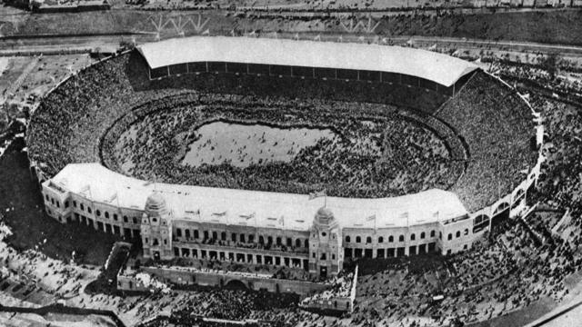 The original Wembley stadium on the day it hosted its first FA Cup final