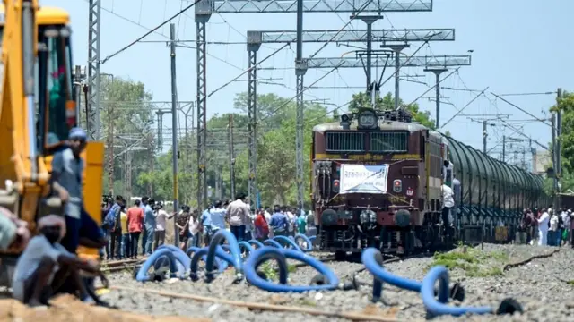 वाटर ट्रेन, पानी के वैगन की ट्रेन, ट्रेन, चेन्नई, जल संकट, पानी, ट्रेन पर पानी