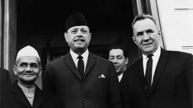 లాల్ బహుదూర్ శాస్త్రి, అయూబ్ ఖాన్, కోస్గిన్