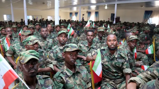 Dhallinyaradan ayaa ah ardaydii jaamacadaha ka baxday