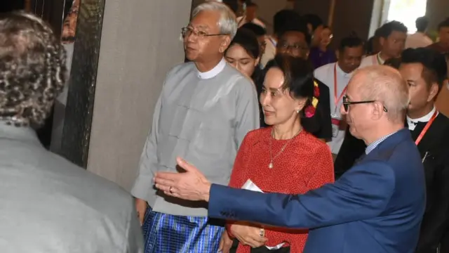 သမိုင်းဝင်ဇာတ်ကောင်တွေနေရာမှာ သရုပ်ဆောင်မယ့်သူတချို့နဲ့ပတ်သက်လို့ ဝေဖန်သံတွေလည်း ကျယ်လောင်