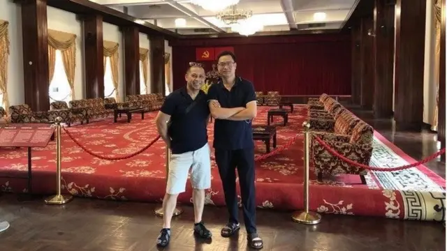 Anh Thanh và người bạn anh quen qua game, anh Trung trong Dinh Độc Lập hồi đầu tháng 3/2020
