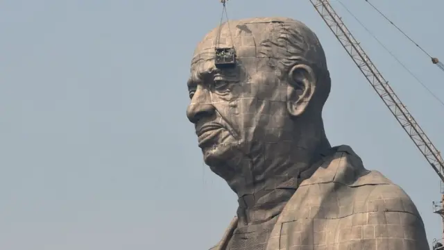 સ્ટેચ્યૂના બાંધકામની તસવીર
