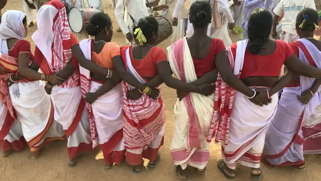 संथाली महिलाएं, जाहेरथान, पूजा स्थल, सबरीमाला