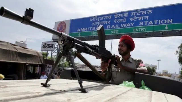 تخشى السلطات مزيدا من العنف عند صدور الحكم على رعيم الطائفة