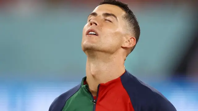 كريستيانو رونالدو خلال النشيد الوطني البرتغالي قبل المباراة أمام غاناـ 24 نوفمبر/تشرين الثاني 2022