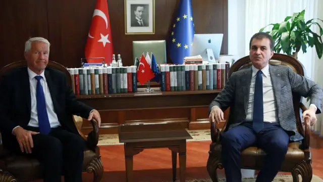 Avrupa Konseyi Genel Sekreteri Thorbjorn Jagland (solda), AB Bakanı Ömer Çelik