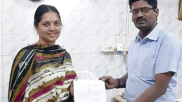 'இந்தியாவிலேயே முதல்முறையாக பெண் வழக்குரைஞருக்கு ஜாதி, மதம் அற்றவர் சான்றிதழ்'