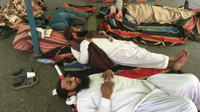 پنجاب کې د اطلاعاتو ایالتي وزیر فیاض الحسن چوهان بي بي سي سره خبرو کې تایید کړه، چې حکومت په سوله ییز ډول د احتجاج ختمولو لپاره له مظاهره کونکو سره خبرې کوي.